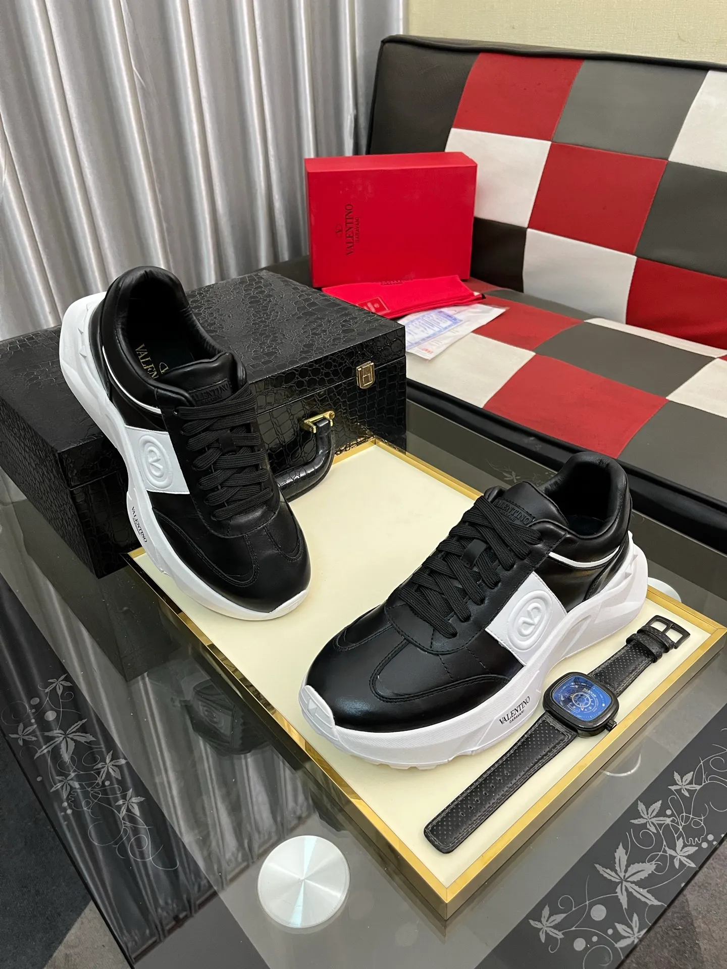 Men's shoes 💰480⌚️⌚️ VALENTINO Valentino's 2024 ss spring and summer new hot casual sports shoes, imported elastic fabric upper ➕The heel is Warren's exclusive rivet shape. The whole is very representative, the combined outsole is really easy to wear and very comfortable on the foot ~ Comes with **4 cm, classic, comfortable and versatile! Size: 38-442️⃣Colors available